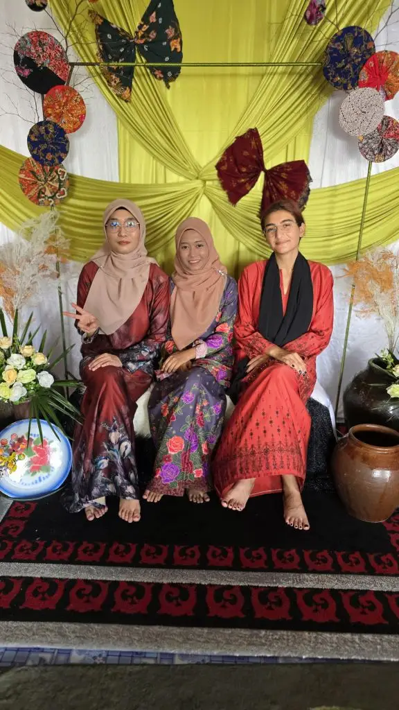 ain, her sister and me