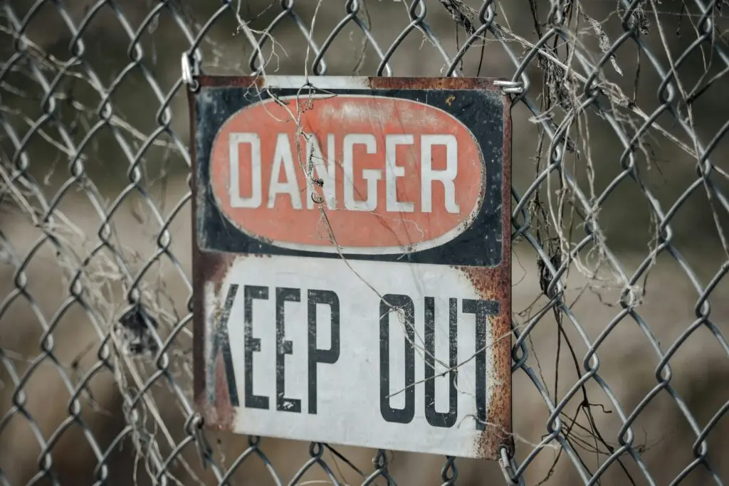A sign that warns that something dangerous is behind the fence. Keep Out